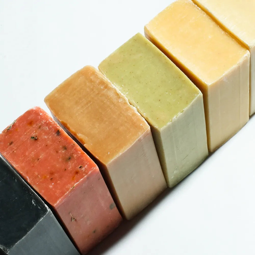 Peelingseife "The Caring Bee" mit Johanniskraut-Öl, 110g